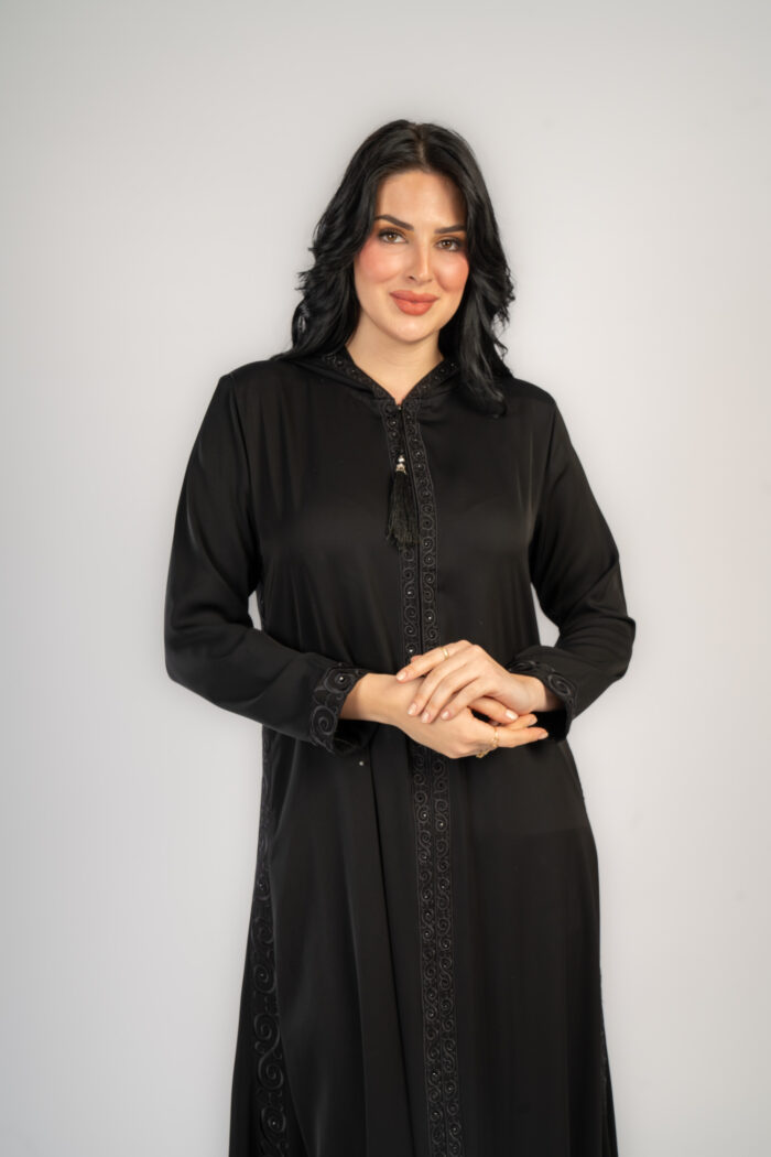 عباية خروج اسود كبيشون تطريز اسود - Image 1
