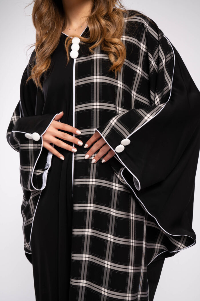 عباية اسود خروج مع طباعة - Image 4